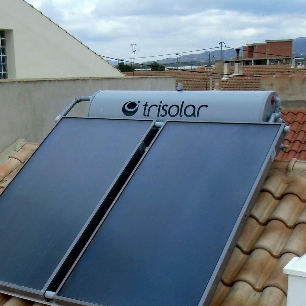 Equipo solar térmico para acs con dos placas solares y deposito de 300 litros