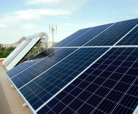 equipo de autoconsumo fotovoltaico en el siscar