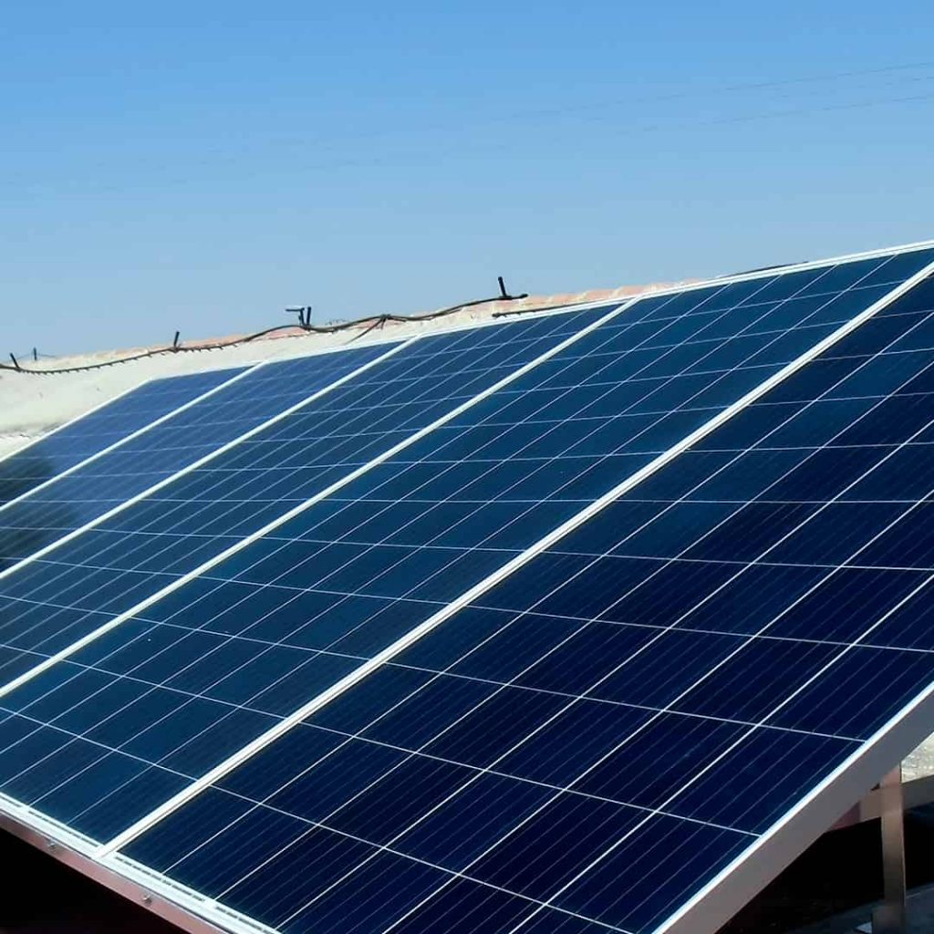 equipo solar fotovoltaico en el raal